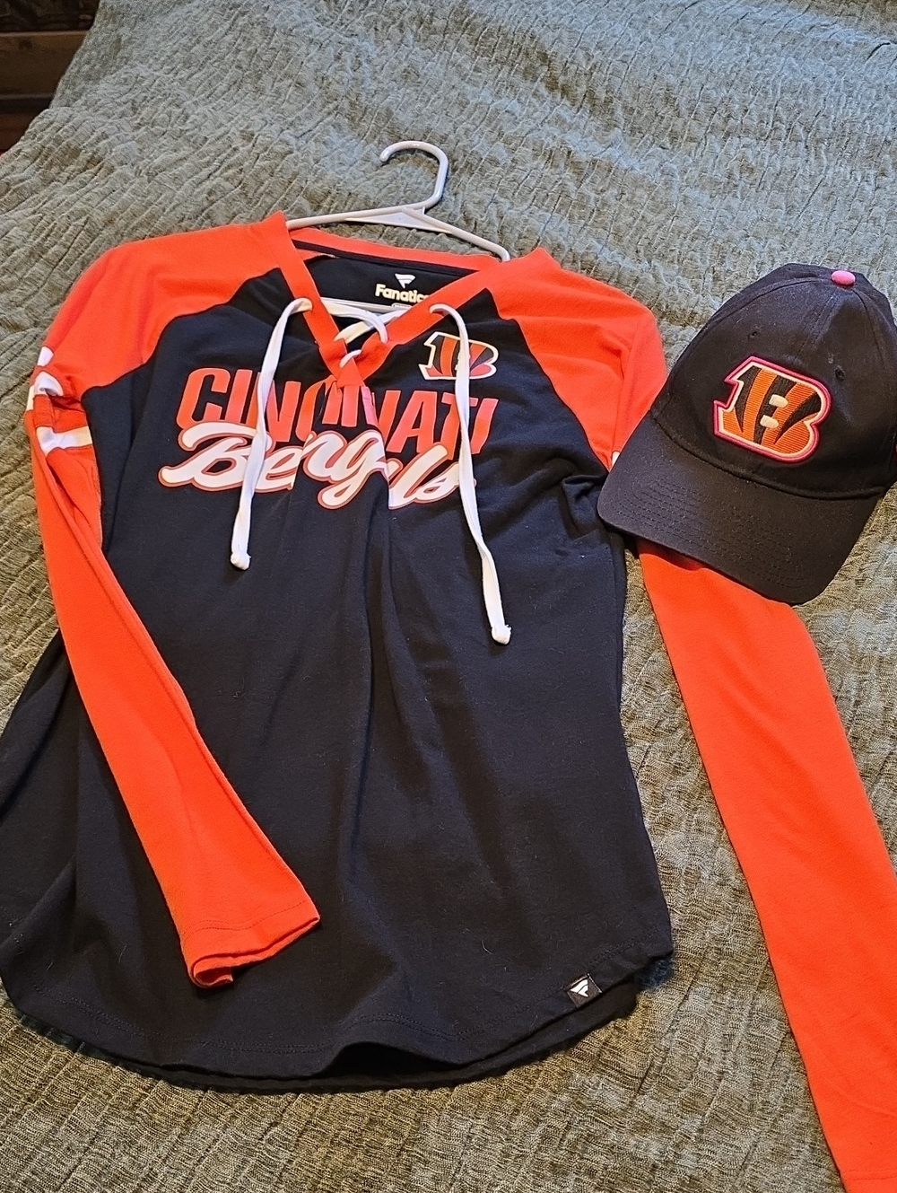 Fanatics Black & Orange Cincinnati Bengals Lace-Up Long Sleeve Tee & Hat New